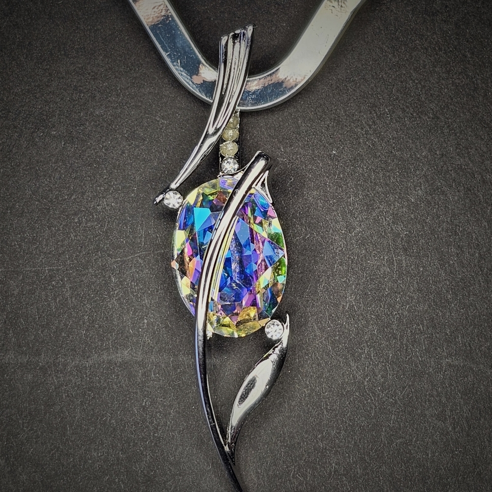 WW William Wang Designs signed Silver Tone Iridescent Swarovski crystal pendant
